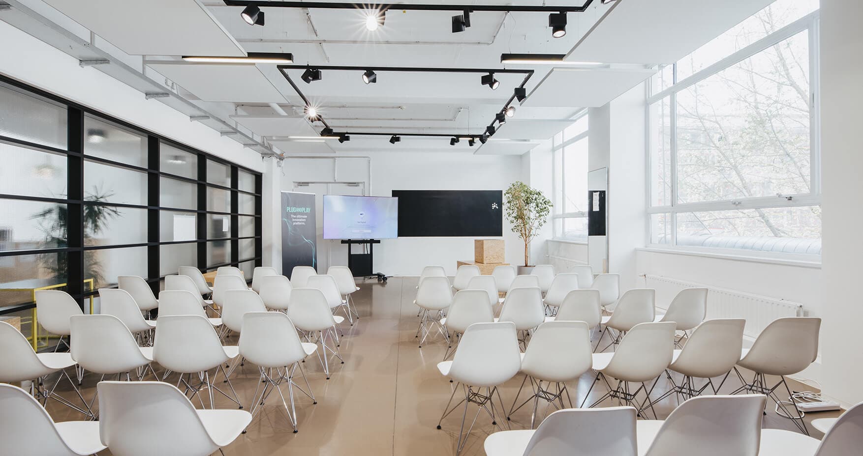 Plug and Play Coworking München 1